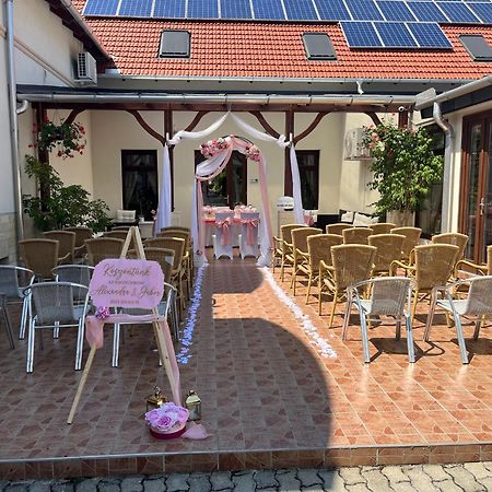 Meggyes Hotel Szerencs Exterior foto