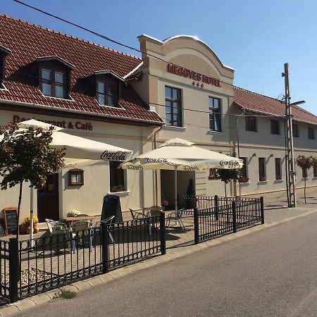 Meggyes Hotel Szerencs Exterior foto