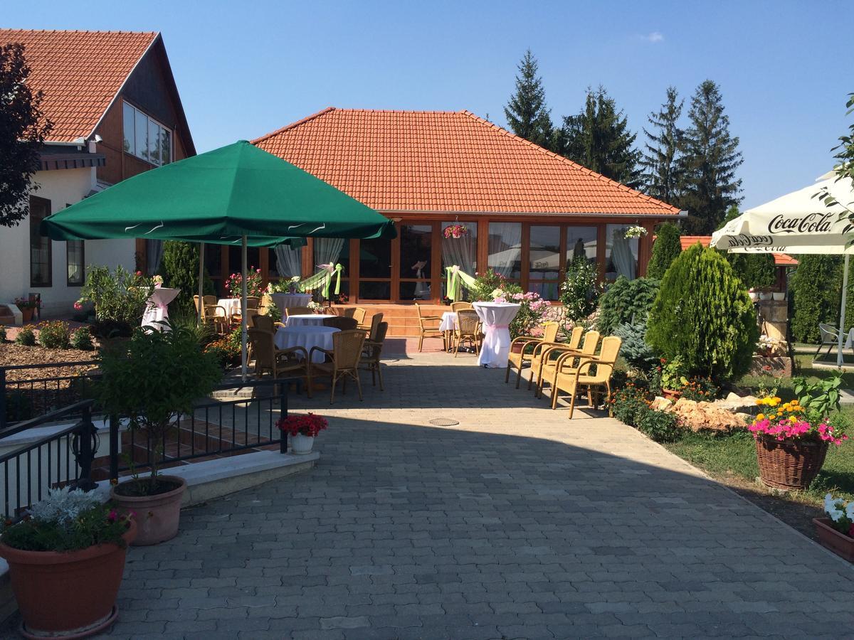 Meggyes Hotel Szerencs Exterior foto