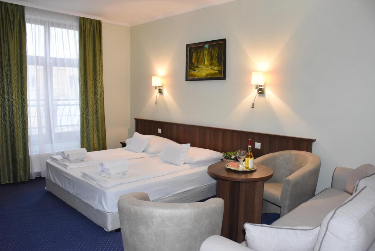 Meggyes Hotel Szerencs Exterior foto